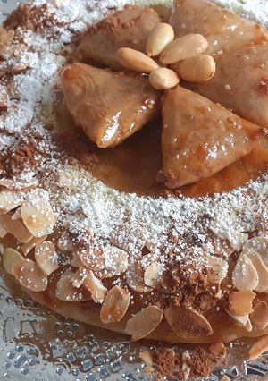 Una foto de بسطيلة الدجاج😋😋😋😋🇲🇦🇲🇦👍👍