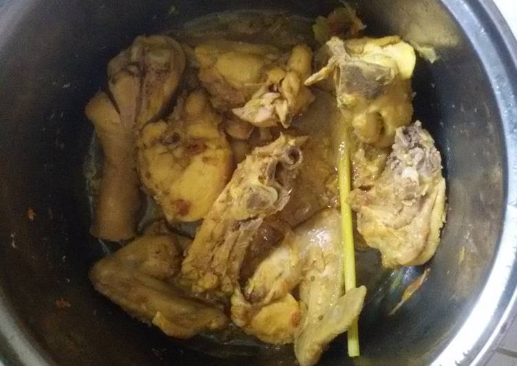 Resep Ayam  Ungkep  Kuning  oleh Yoniowykitchen Cookpad