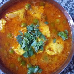 A picture of Matar paneer.