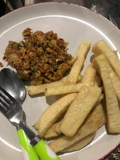 A picture of Fried yam and egg sauce.