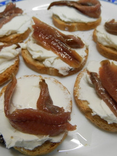 Una foto de Tostada de philadelphia y anchoas