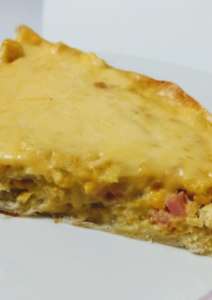 Una foto de Tarta de choclo, con jamón y queso