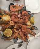 Mariscada a la plancha con salsa verde