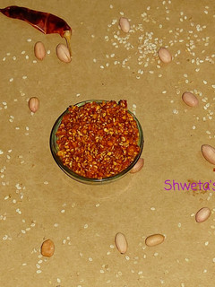 સીંગ-તલ ની કોરી ચટણી(peanut-til dry chatney recipe in Gujarati) રેસીપી મુખ્ય ફોટો
