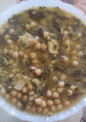 Una foto de Potaje de Garbanzos con espinacas y magra de cerdo