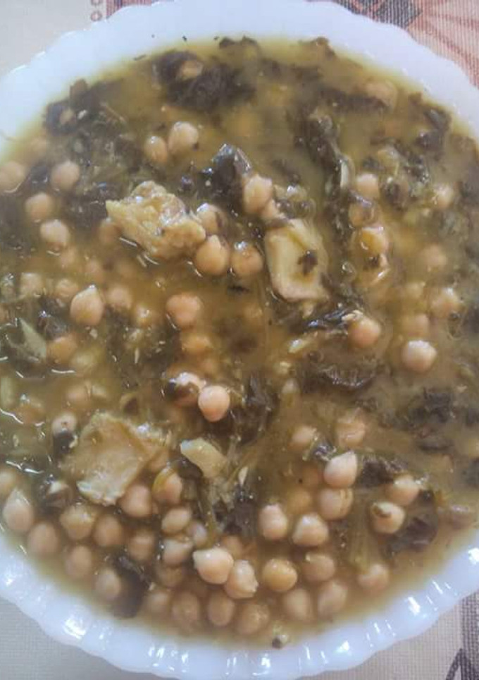 Una foto de Potaje de Garbanzos con espinacas y magra de cerdo
