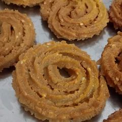 A picture of Whole wheat chakli.