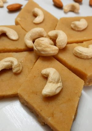 સુખડી (Sukhadi Recipe In Gujarati) રેસીપી મુખ્ય ફોટો