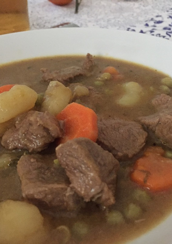 Una foto de Estofado fácil fácil en thermomix ¡faltó pan! 😋👌