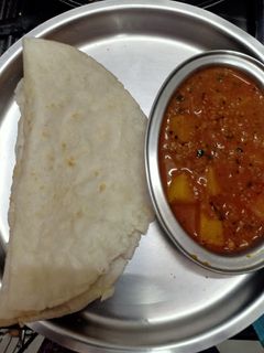 बटाट्याची रस्सा भाजी तांदळाची भाकरी(Batatyachi Rassa Bhaji Tandlachi Bhakri Recipe In Marathi) रेसिपी चे मुख्य फोटो