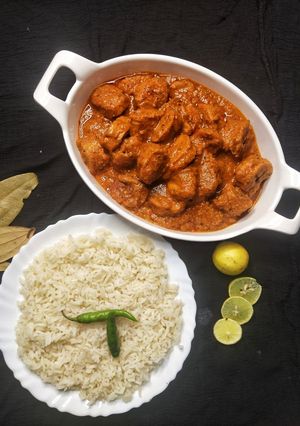 A picture of Soya chaap gravy.