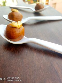 बेसन लड्डू (Besan ladoo recipe in Hindi) रेसिपी मुख्य फोटो