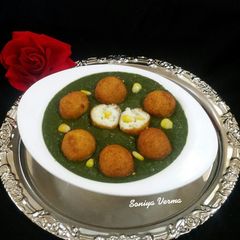 A picture of Golden balls in green gravy.