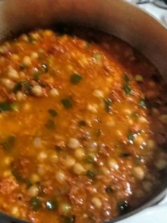 Una foto de Garbanzos con chorizo. ॐ