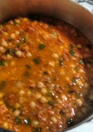 Una foto de Garbanzos con chorizo. ॐ