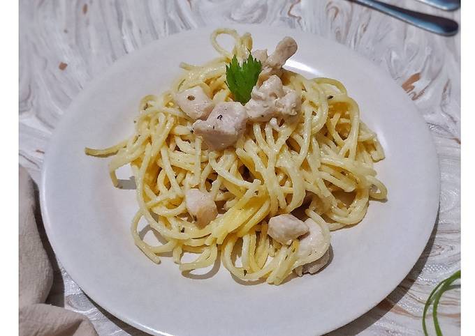 Spaghetti carbonara (ayam fillet)