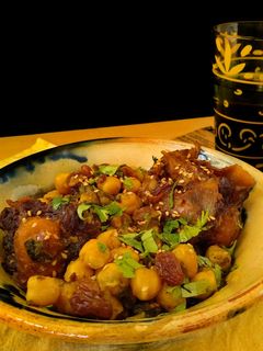 Una foto de Rabo de ternera con garbanzos {receta marroquí}