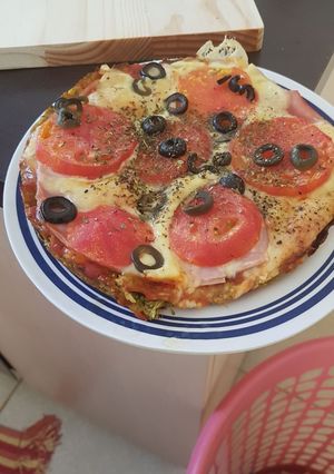 Una foto de Pizza con base de brócoli