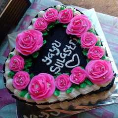 A picture of Blackforest 8 telur.