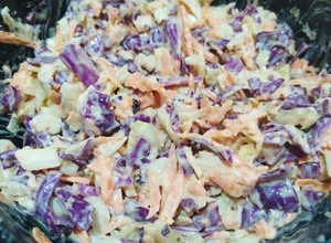Una foto de Ensalada o aderezo coleslaw