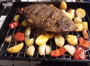 Una foto de Picana al horno sobre colchón de verduras