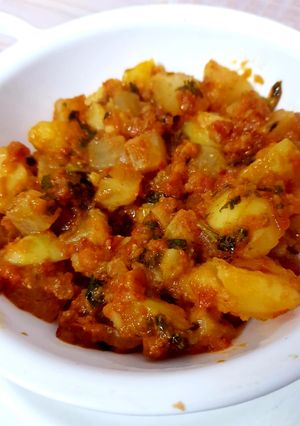 मूली के पत्ते आलू की सब्जी (mooli ke patte aloo ki ki sabzi recipe in Hindi) रेसिपी मुख्य फोटो