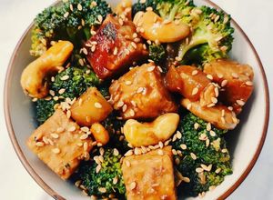 Foto di Broccoli e tempeh agli anacardi