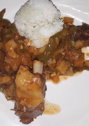 Una foto de Costillas de cerdo con papa🥔