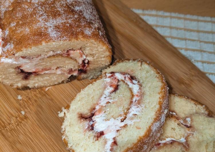 Recipe of Favorite Strawberry &amp; Gin Swiss Roll