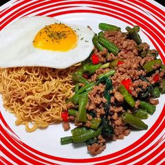 A picture of 泰式羅勒炒豬肉碎雞蛋麵 THAI BASIL MINCED PORK WITH EGG NOODLE.