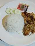 ไก่ทอดกระเทียมหน้าข้าว