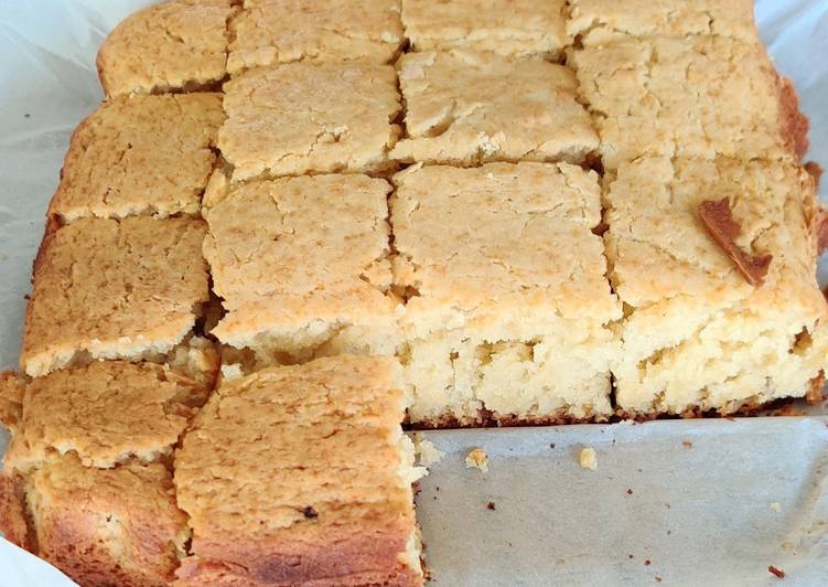 Basic Vanilla Sponge Cake - moist & eggless