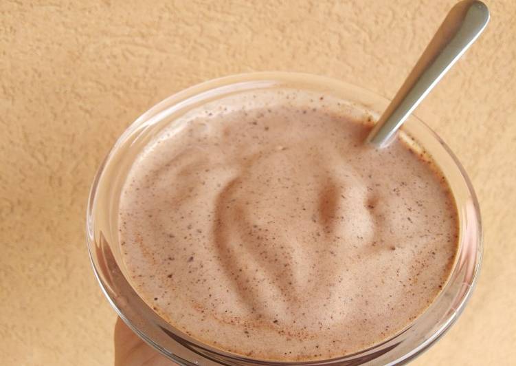 Finto gelato al cioccolato. Smoothie