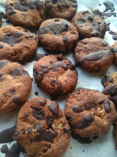Una foto de Galletas de harina de garbanzo y dátiles