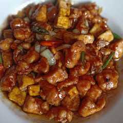 A picture of Ayam fillet dan tahu lada hitam.