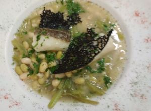 Una foto de Judías pochas con borrajas y bacalao