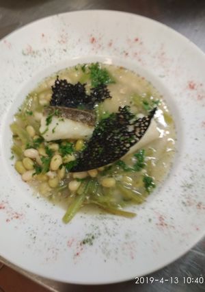 Una foto de Judías pochas con borrajas y bacalao