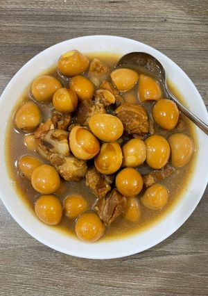 Hình của món Thịt kho trứng cút.
