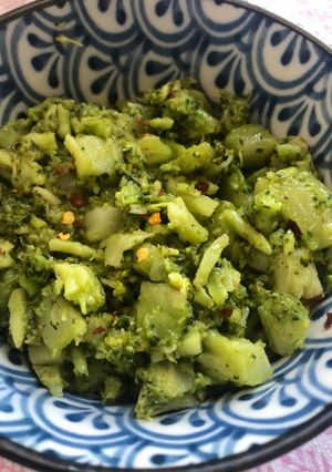 A picture of Garlic and chilli broccoli - vegan.