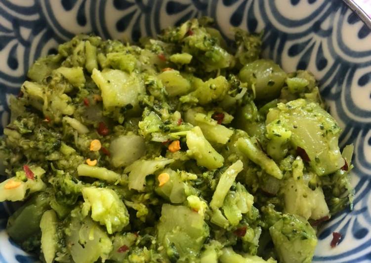 Recipe of Favorite Garlic and chilli broccoli - vegan
