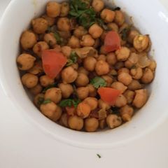 A picture of Khatti methi chana chat.