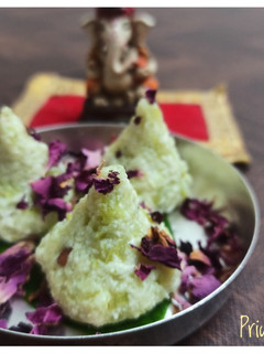 A picture of Lauki Khoya Modak.