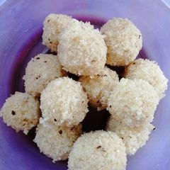 A picture of Suji laddu (ravva laddu).