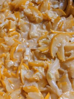Una foto de Calabacines con queso crema🥯y pimienta🥘🍛🧀