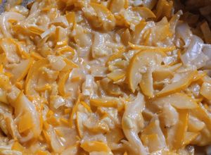 Una foto de Calabacines con queso crema🥯y pimienta🥘🍛🧀