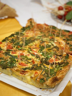 Una foto de Quiche gigante saludable de verduras y queso
