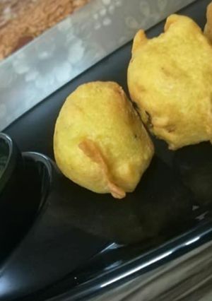 A picture of Batata vada.