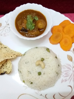 मटर पुलाव और आलू दम (Matar pulav aur aloo dum recipe in hindi) रेसिपी मुख्य फोटो
