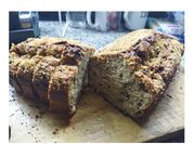 Una foto de budín banana con aceite