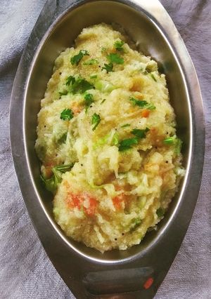 उपमा(upma recipe in hindi) रेसिपी मुख्य फोटो